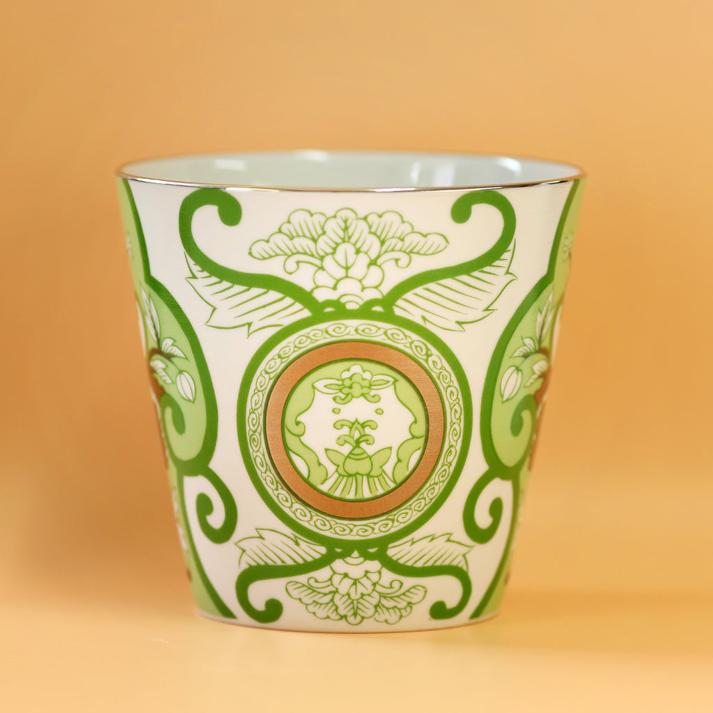 Old Imari floral pattern rock cup, Japan Tea.