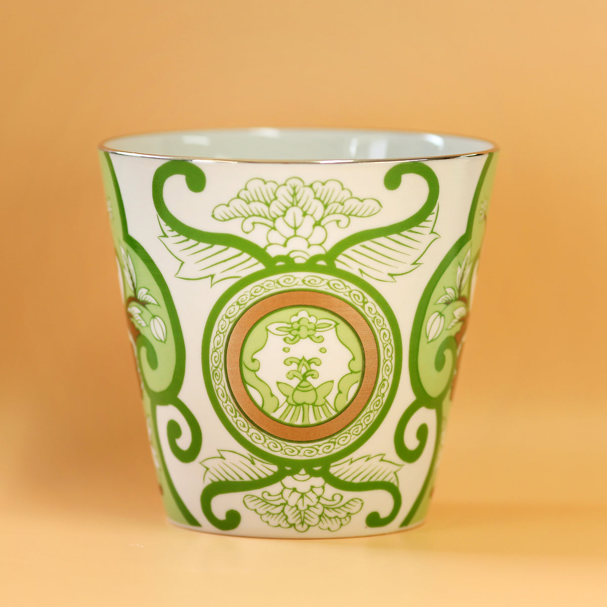 Old Imari floral pattern rock cup, Japan Tea.