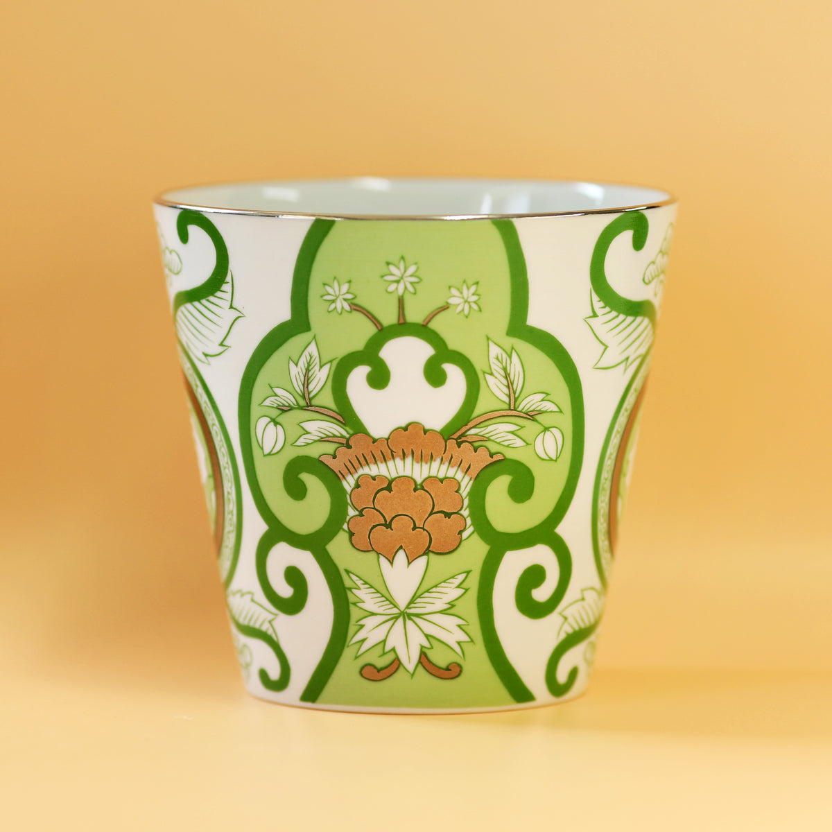 Old Imari floral pattern rock cup, Japan Tea.