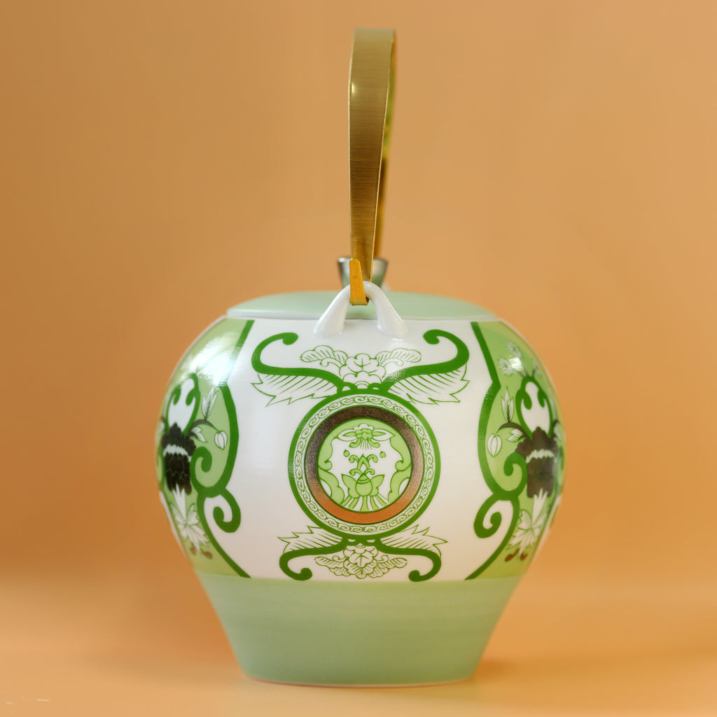 Old Imari floral pattern rock cup, Japan Tea