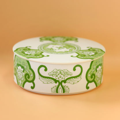 Old Imari floral pattern single-tiered bento box, Japan Tea, in a gift box.