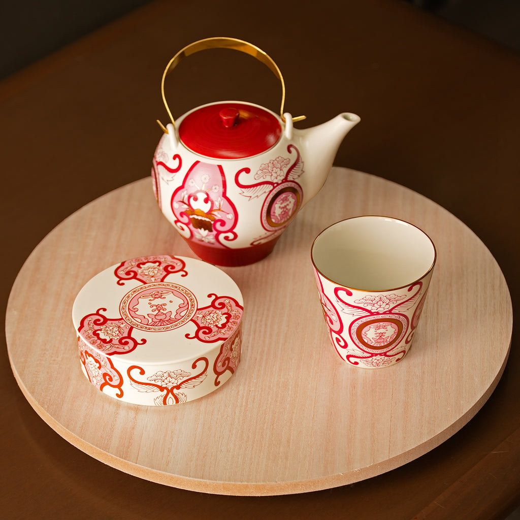 Old Imari floral pattern rock cup, wine red.