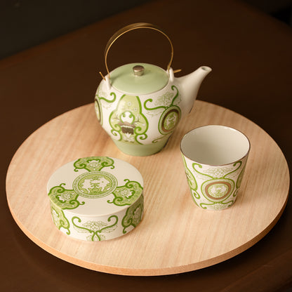 Old Imari floral pattern rock cup, Japan Tea