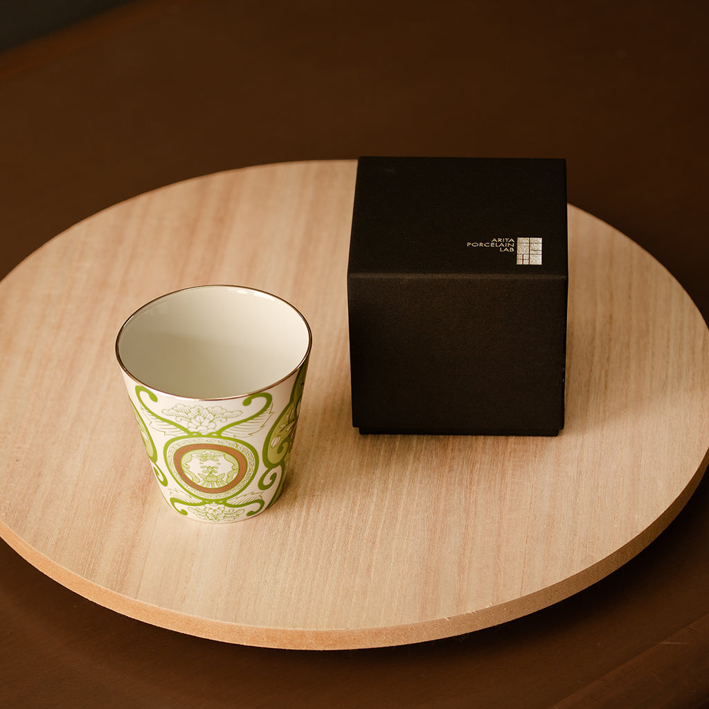 Old Imari floral pattern rock cup, Japan Tea.